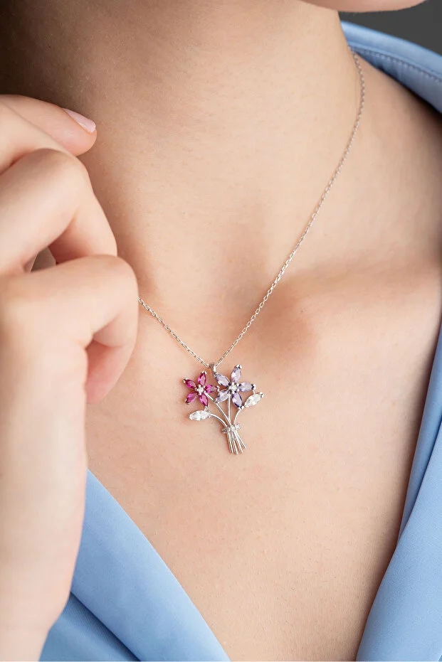 925 Ayar Gümüş Rodyum Kaplama Kamelya Çiçeği Buketi Kolye